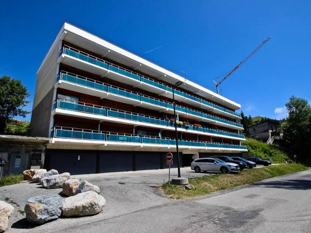 Spacious 2BR Apartment with Cabin, South-Facing Balcony, and Pet-Friendly in Chamrousse FR-1-340-133 - Chamrousse