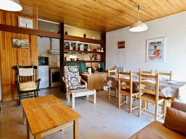 Spacious 2BR Apartment with Cabin, South-Facing Balcony, and Pet-Friendly in Chamrousse FR-1-340-133 - Chamrousse
