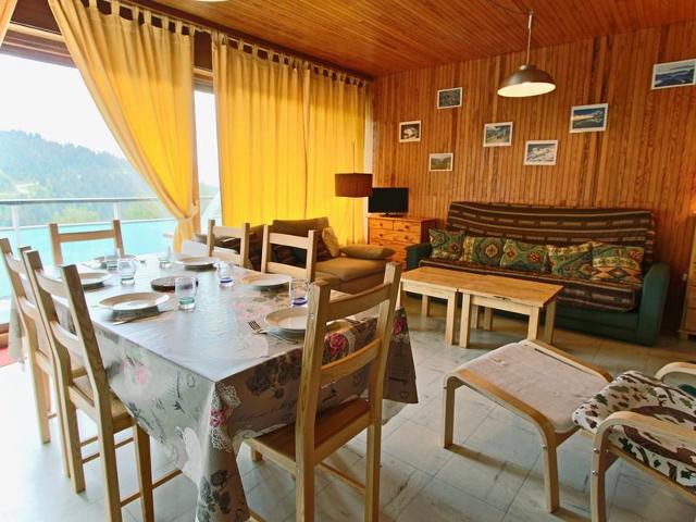 Spacious 2BR Apartment with Cabin, South-Facing Balcony, and Pet-Friendly in Chamrousse FR-1-340-133 - Chamrousse