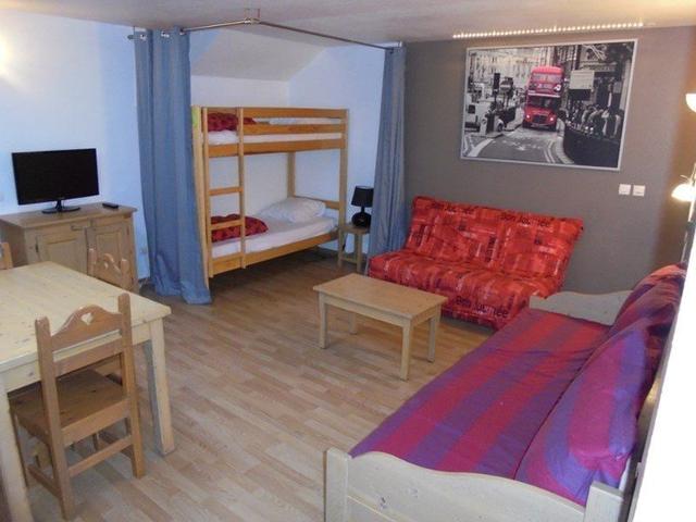 Cozy studio for 4 on the slopes with WiFi in Montgenèvre FR-1-266-85 - Montgenèvre