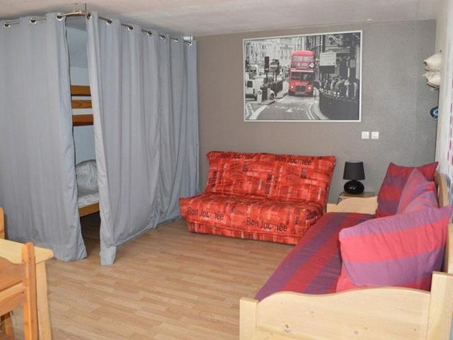 Cozy studio for 4 on the slopes with WiFi in Montgenèvre FR-1-266-85 - Montgenèvre